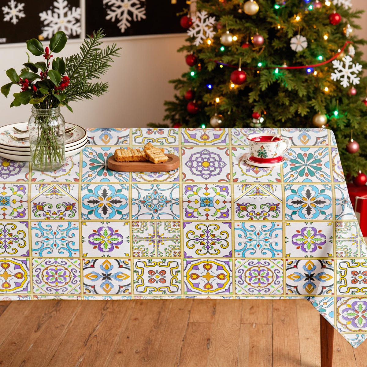 Xirggur rectangle tablecloth with vibrant pattern for daily dining and parties.