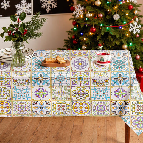 Xirggur rectangle tablecloth with vibrant pattern for daily dining and parties.