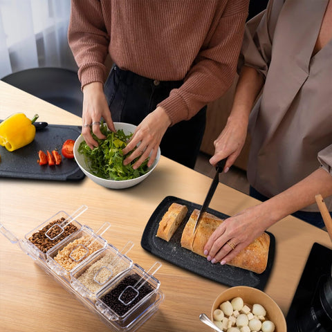 XJMWXHFC 4-piece spice storage set arranged on a tray for easy access