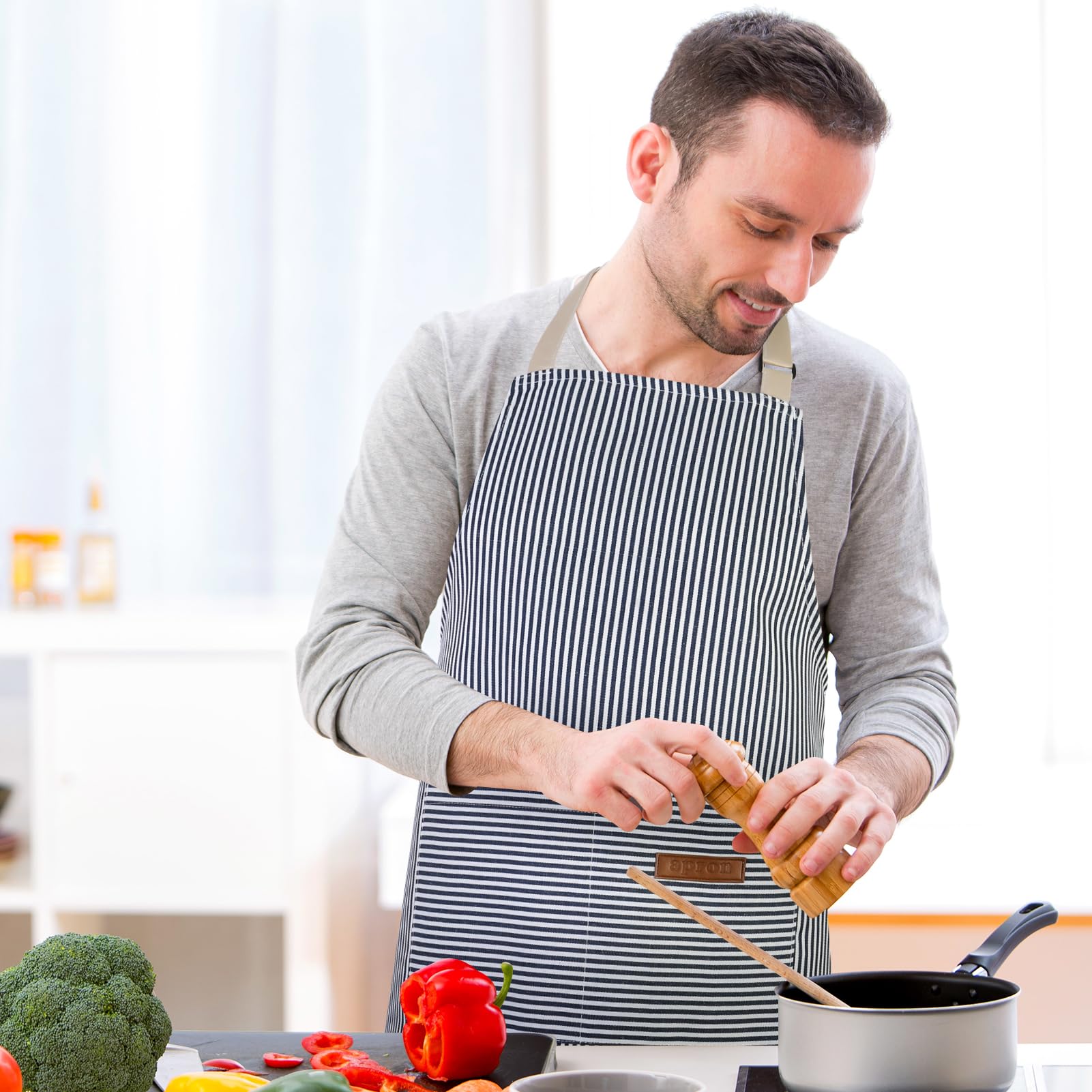 XLSXEXCL striped apron gift-ready presentation appeals as a practical kitchen gift.