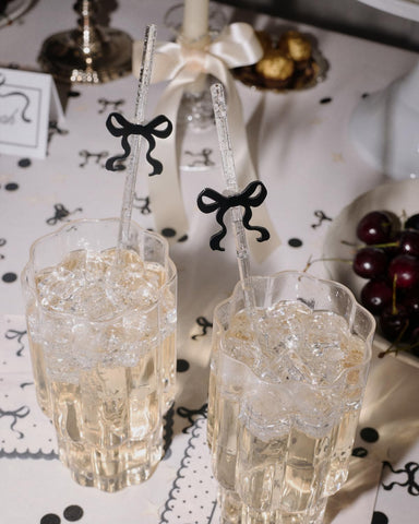 xo Fetti reusable plastic straw with glitter close-up for chic gatherings.