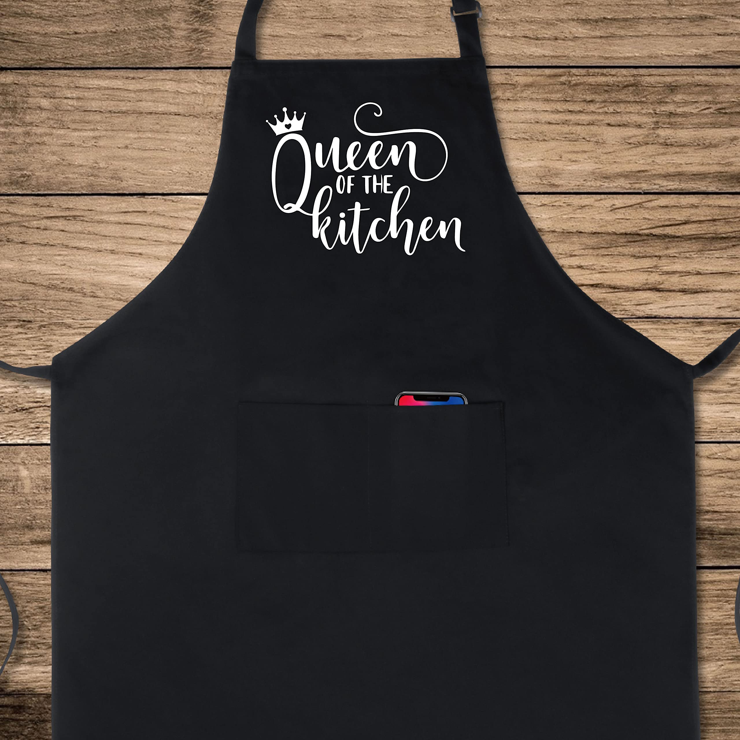 Xornis Queen of the Kitchen apron pocket detail shows two front pockets for tools