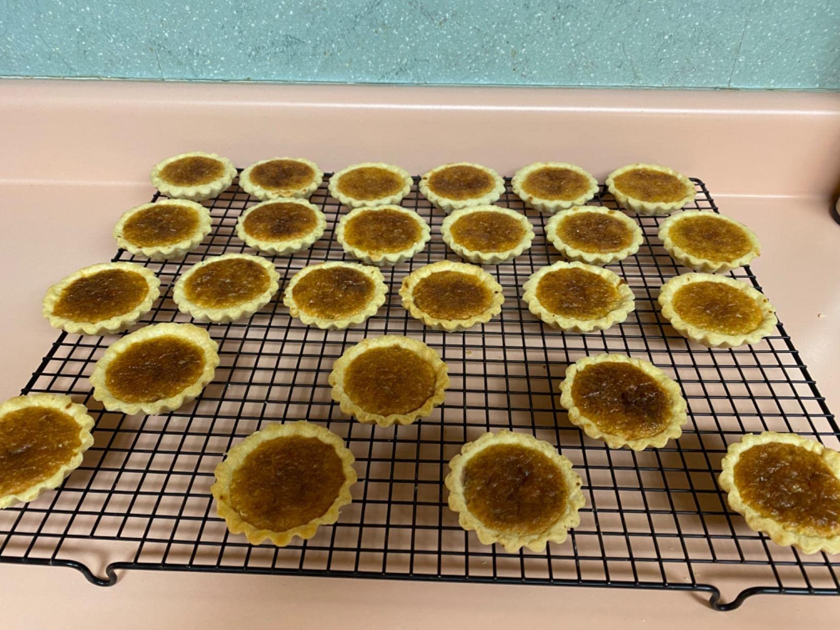 Xstronq 12-piece set enables batch-baking at home or small bakery.