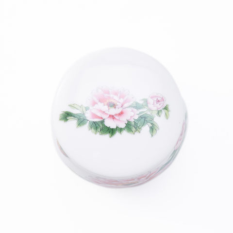 Xylarnoveth porcelain with floral pattern adds kitchen elegance.