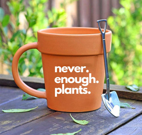 YACO STORE gardener mug highlighting handmade ceramic texture for relaxing garden breaks
