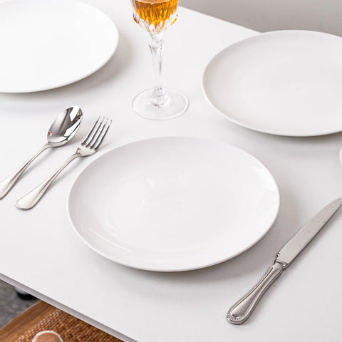 YALONG dishwasher-safe plate, easy cleanup after family dinners.