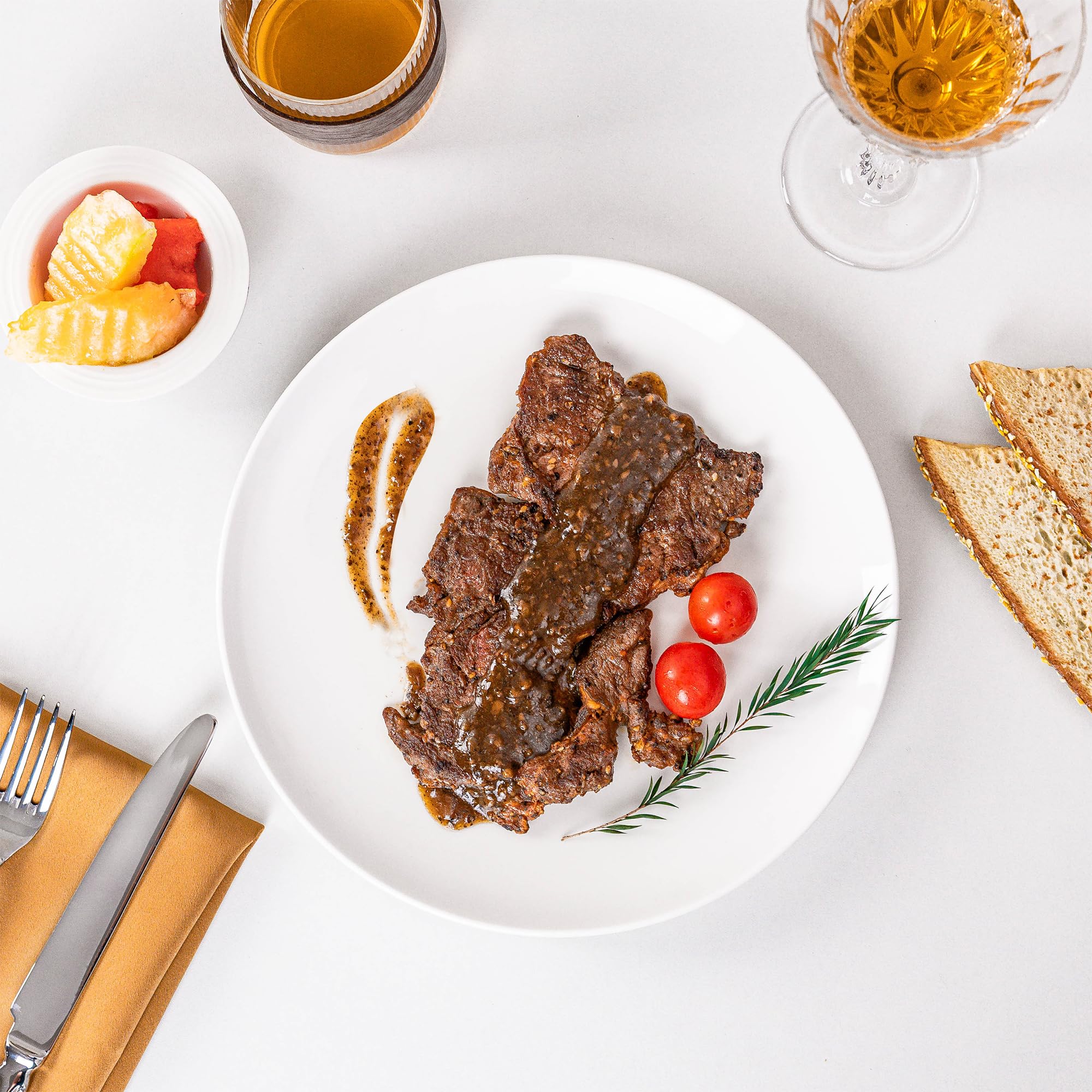 YALONG white plate with pasta, generous surface for hearty servings.