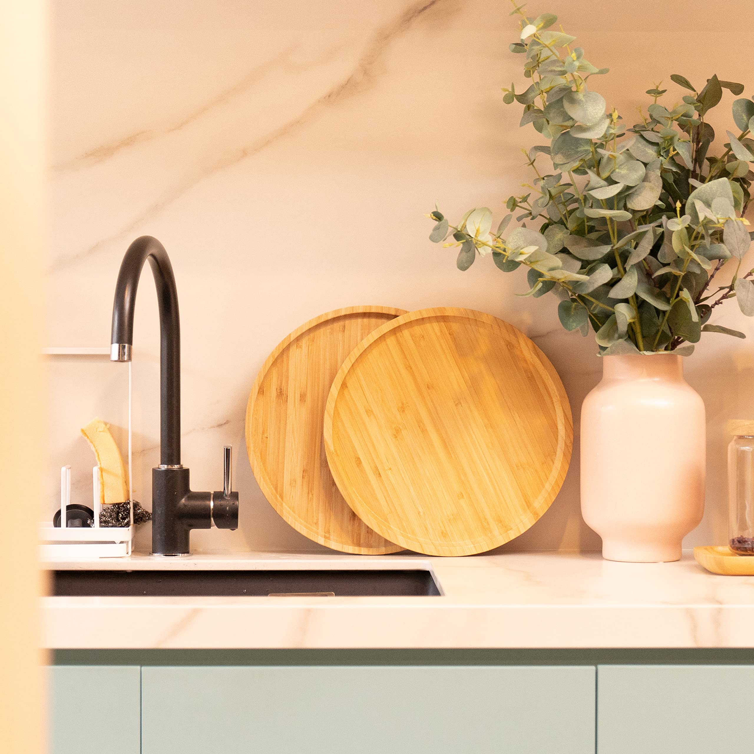 YANGQIHOME dining table tray keeps essentials accessible.