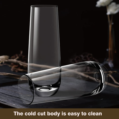 Yaschmo stable base design reduces wobble during pouring