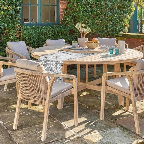 Seamless one-piece design table runner for smooth, wrinkle-free presentation.