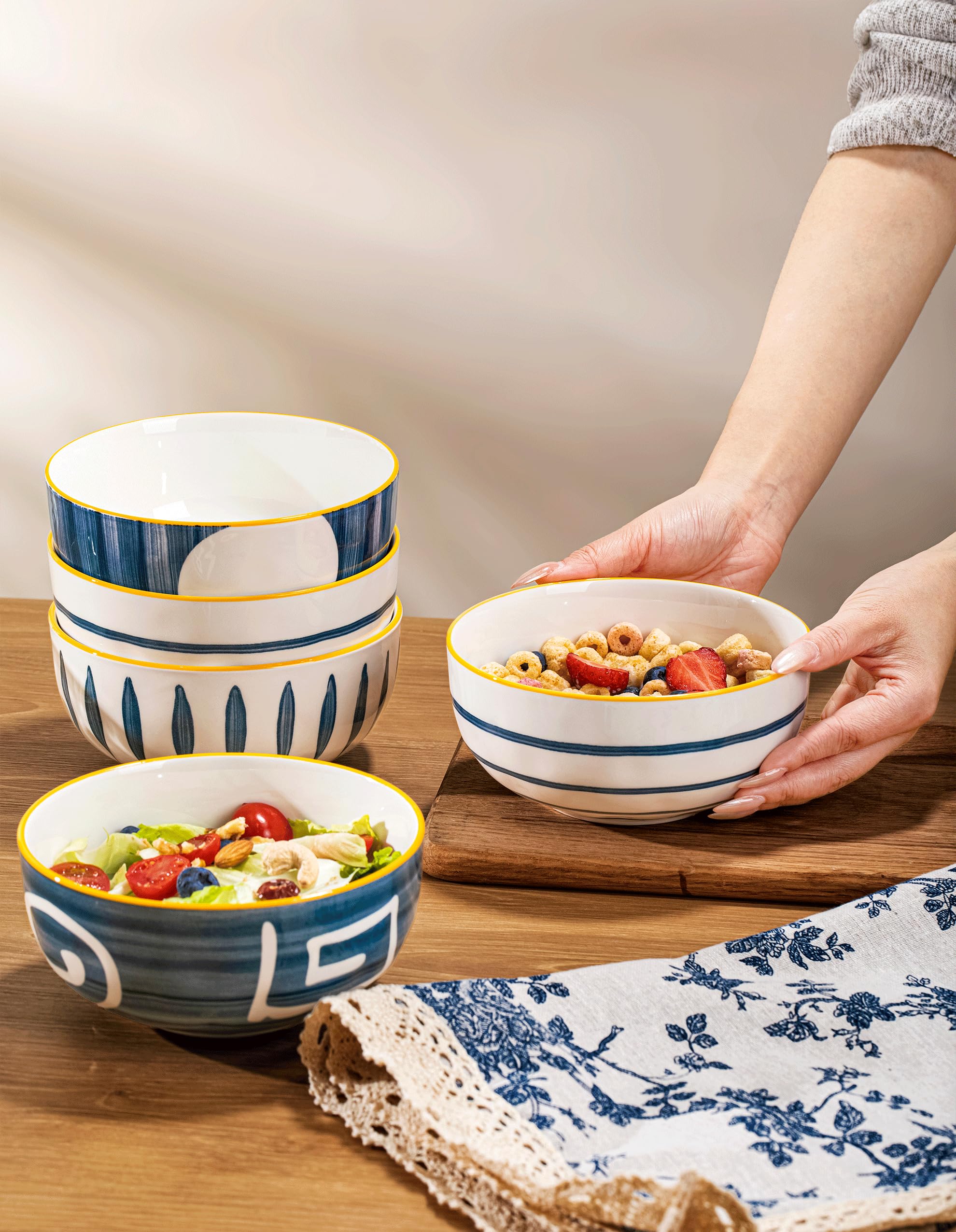 Yeacccng bowls with glossy finish for everyday use.