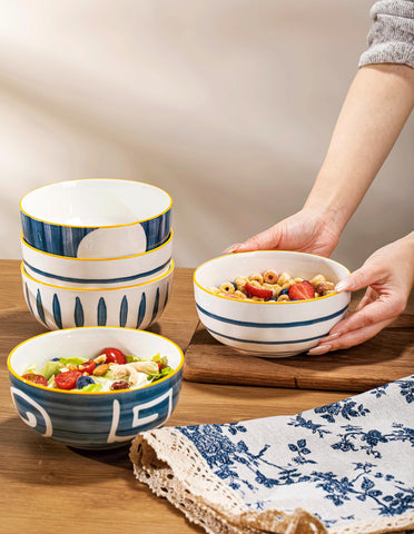 Yeacccng bowls with glossy finish for everyday use.
