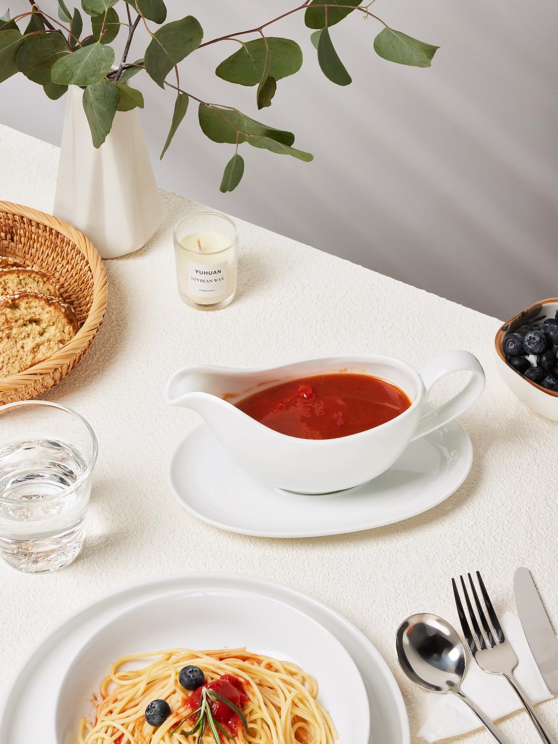 Yedio drip-proof pour spout in use during turkey gravy service