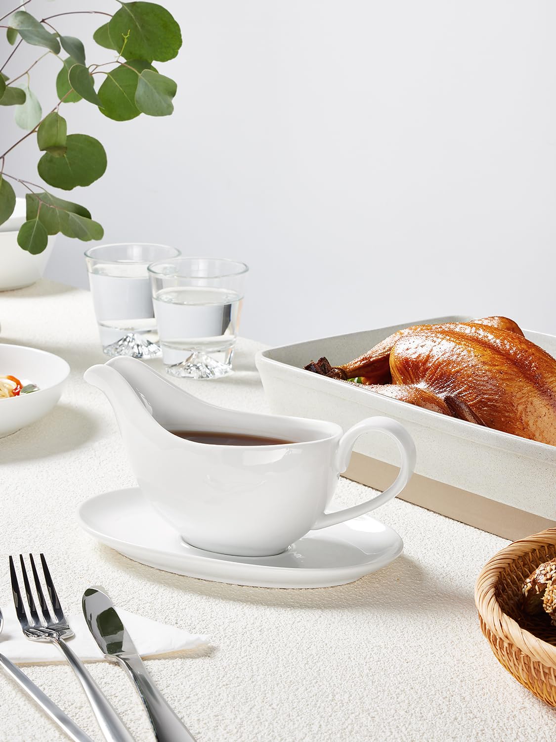 Yedio porcelain gravy boat on a tray demonstrates easy cleanup after meals