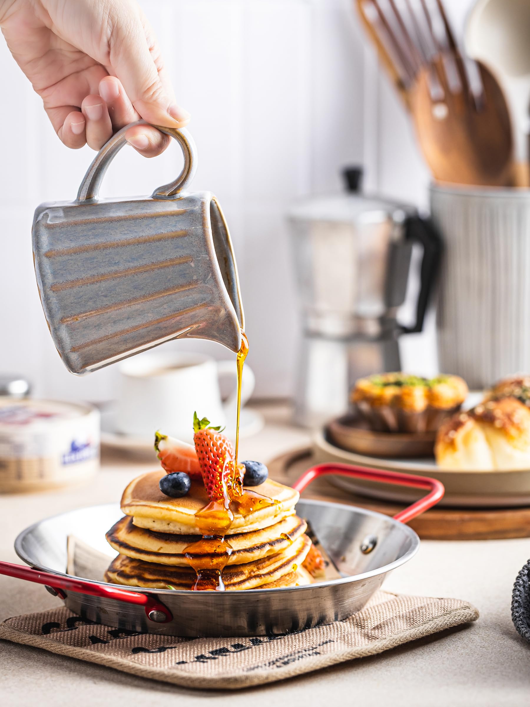 YHOJOY 10oz creamer stores sauces, maple syrup, or milk for ready-ahead service.