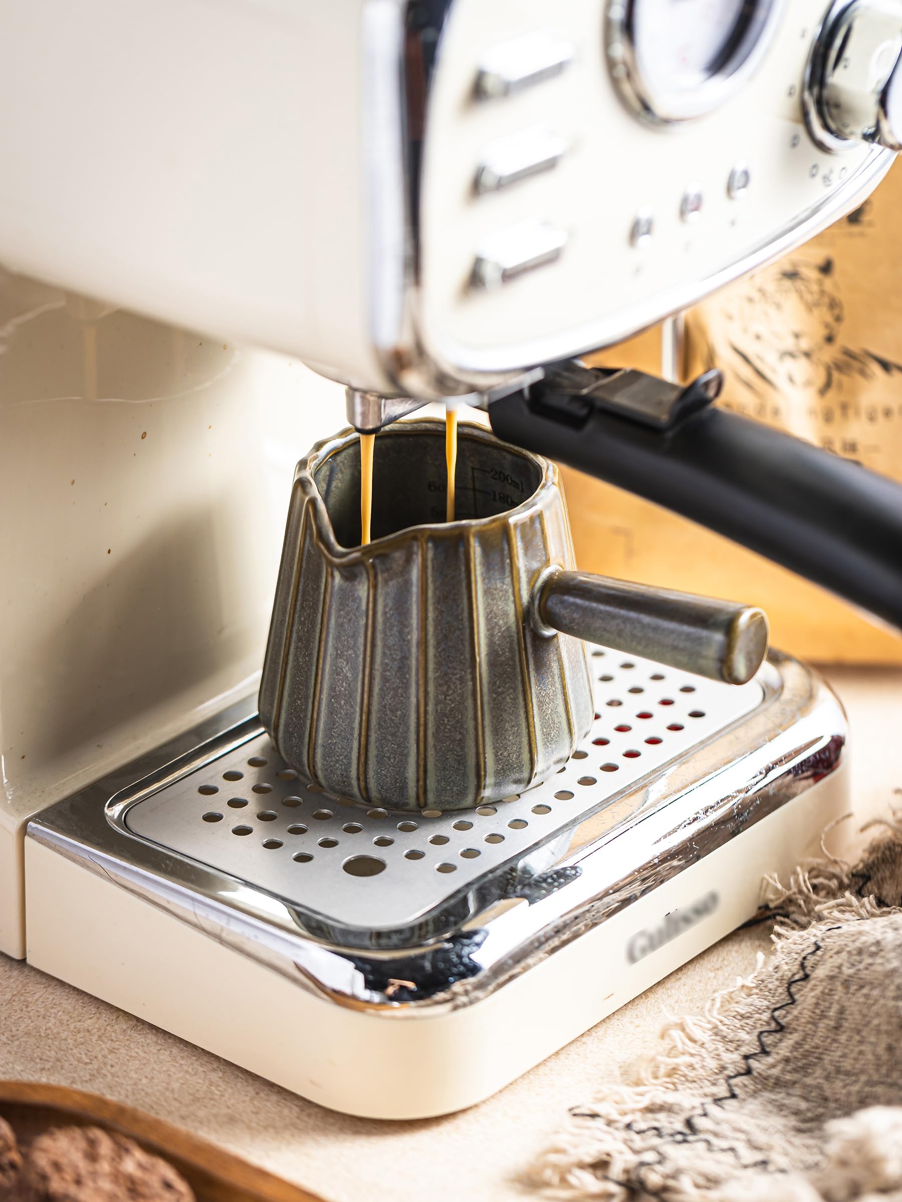 YHOJOY 200ml capacity for two espresso shots, ideal for home brewing.