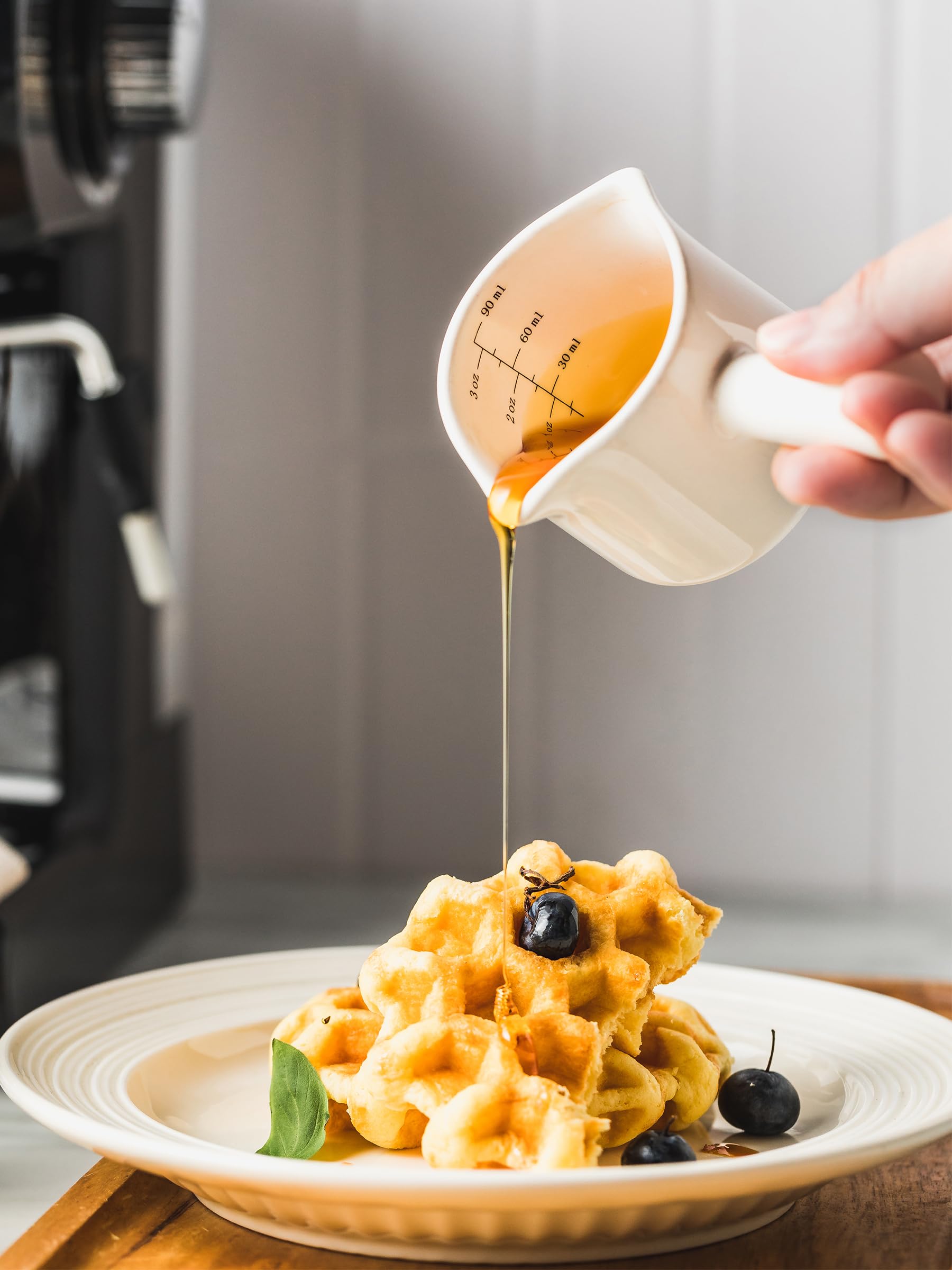 YHOJOY double spout design enables smooth pours