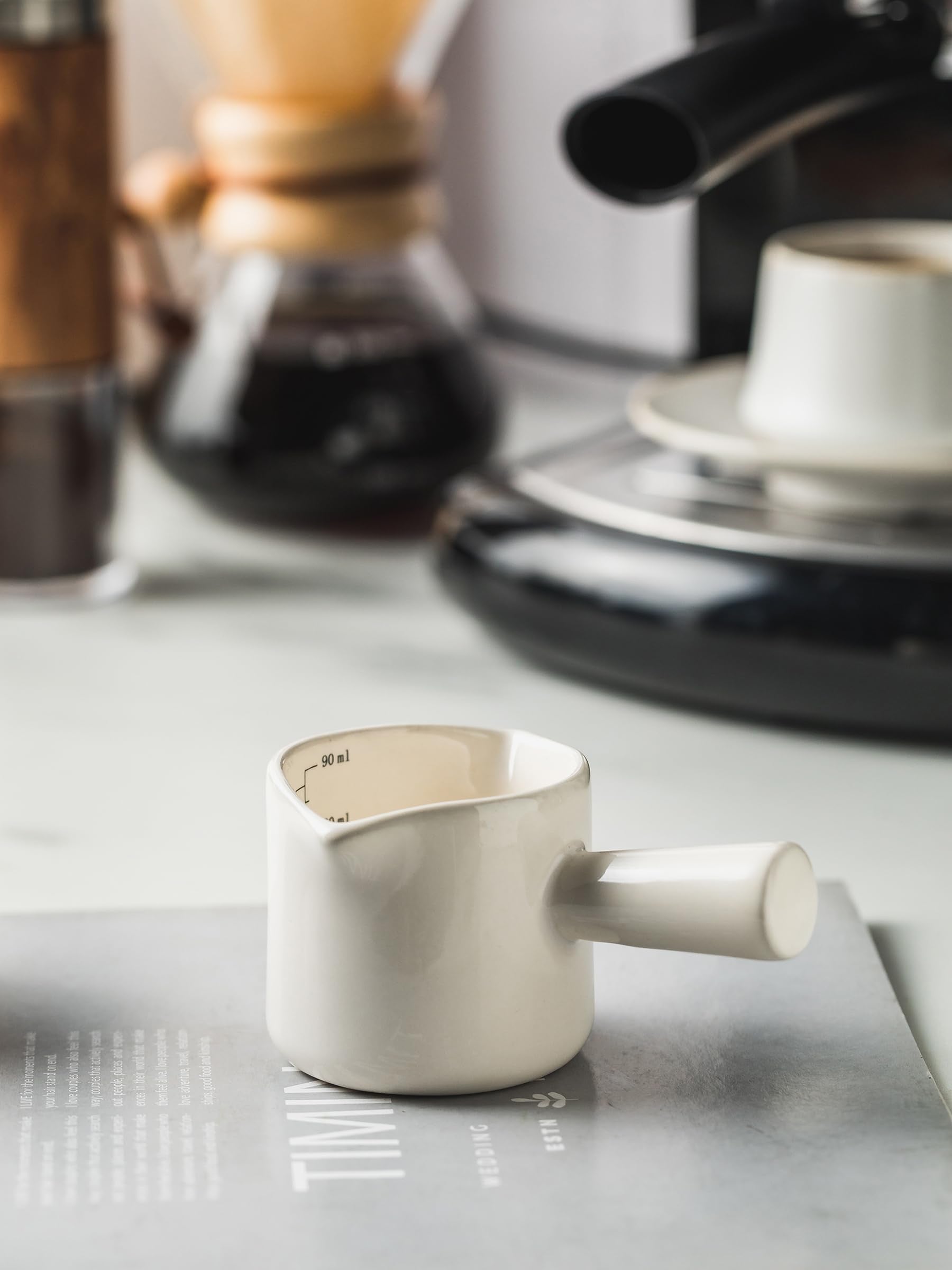 YHOJOY ergonomic grip on espresso measuring cup for stable pouring