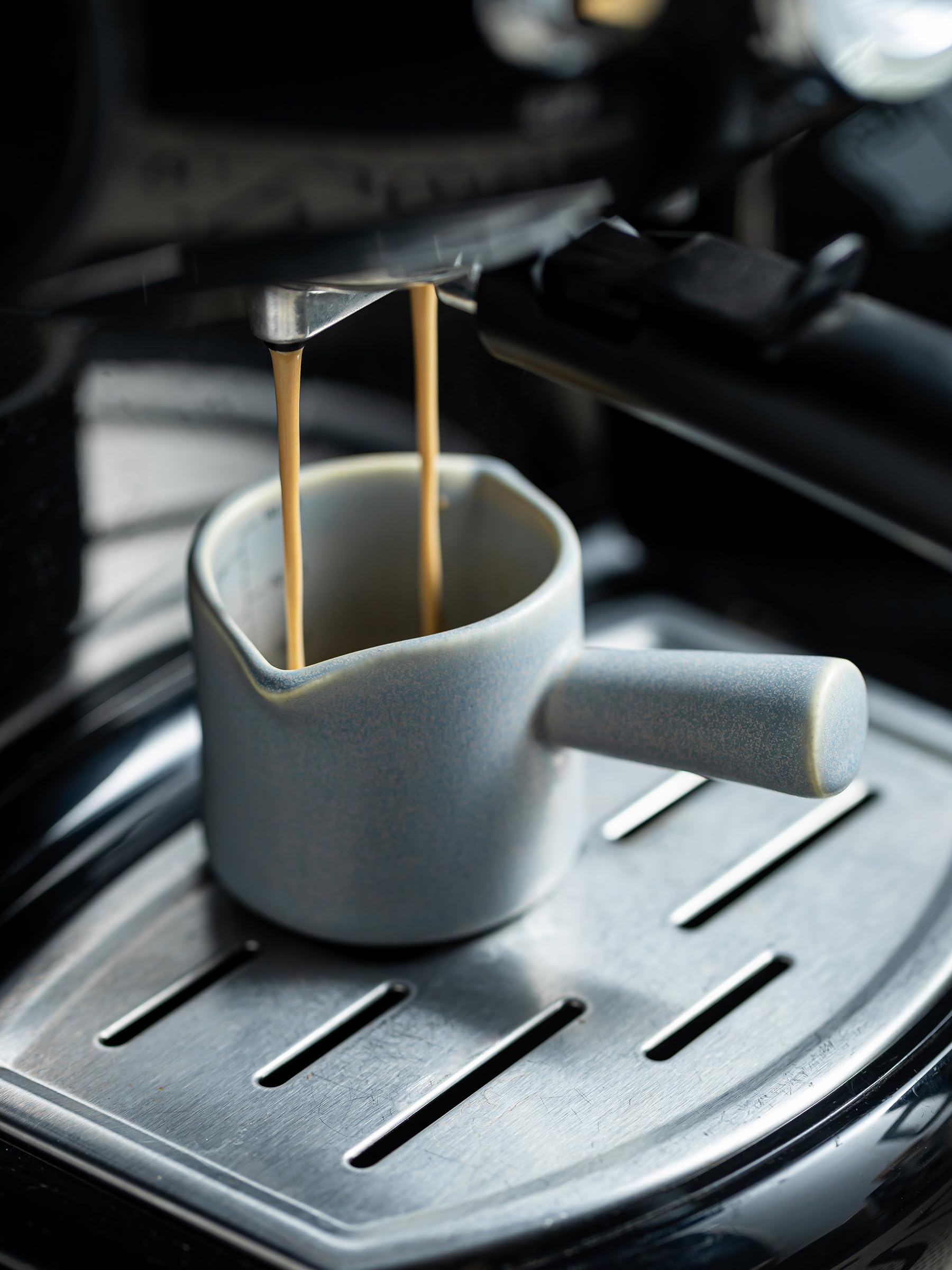 YHOJOY Espresso Cups with ergonomic handle provide a comfortable, stable grip.
