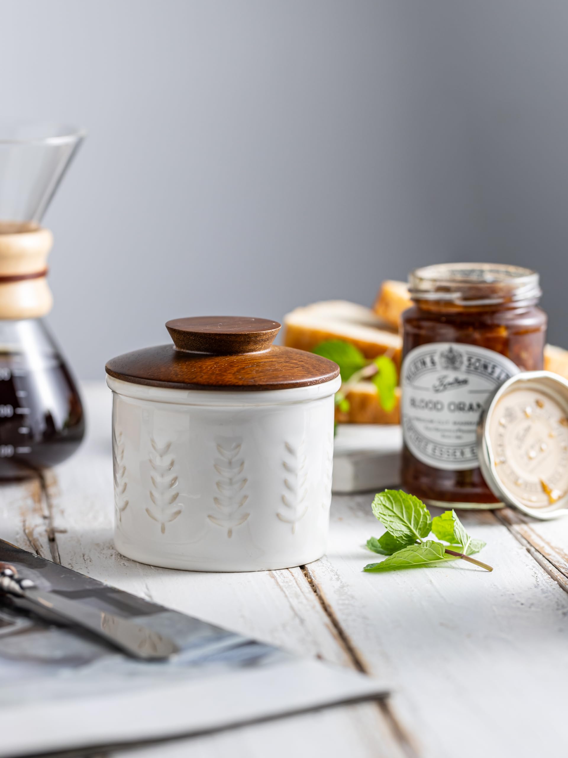 YHOJOY inverted-lid method preserves flavor and soft texture for quick slices