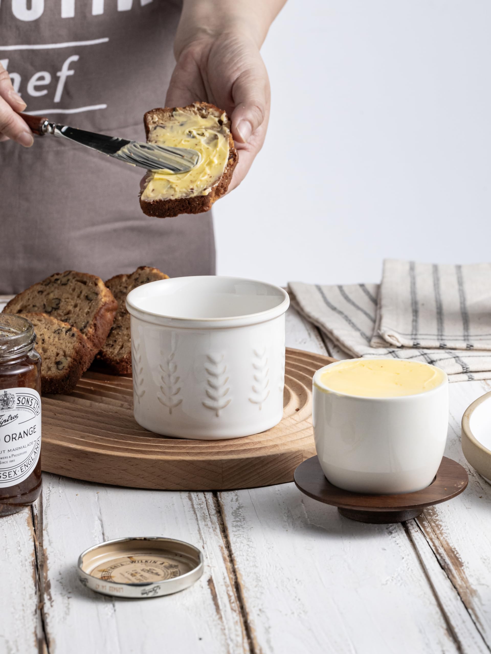 YHOJOY wooden lid detail adds warm natural charm to any kitchen
