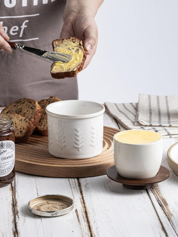 YHOJOY wooden lid detail adds warm natural charm to any kitchen