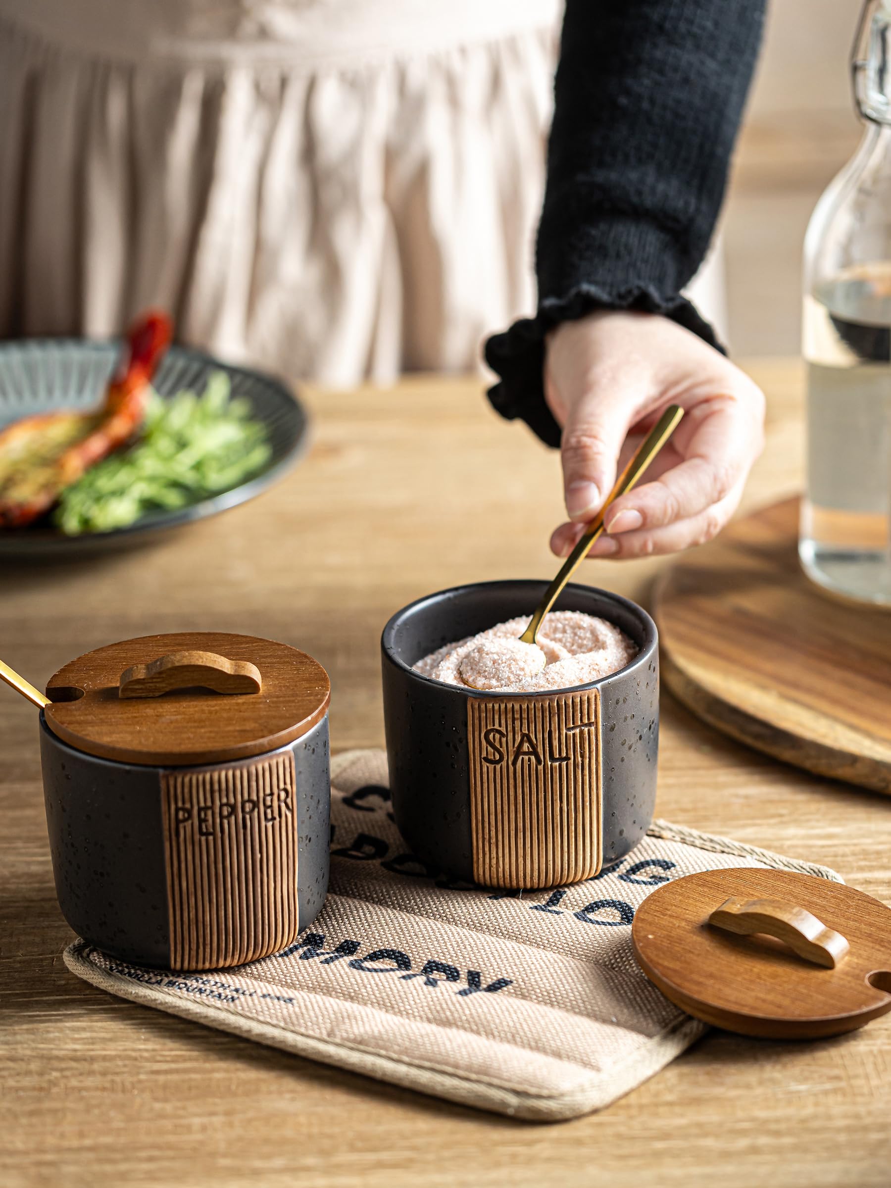 YHOJOY woodgrain embossed ceramic design adds rustic charm to kitchens.