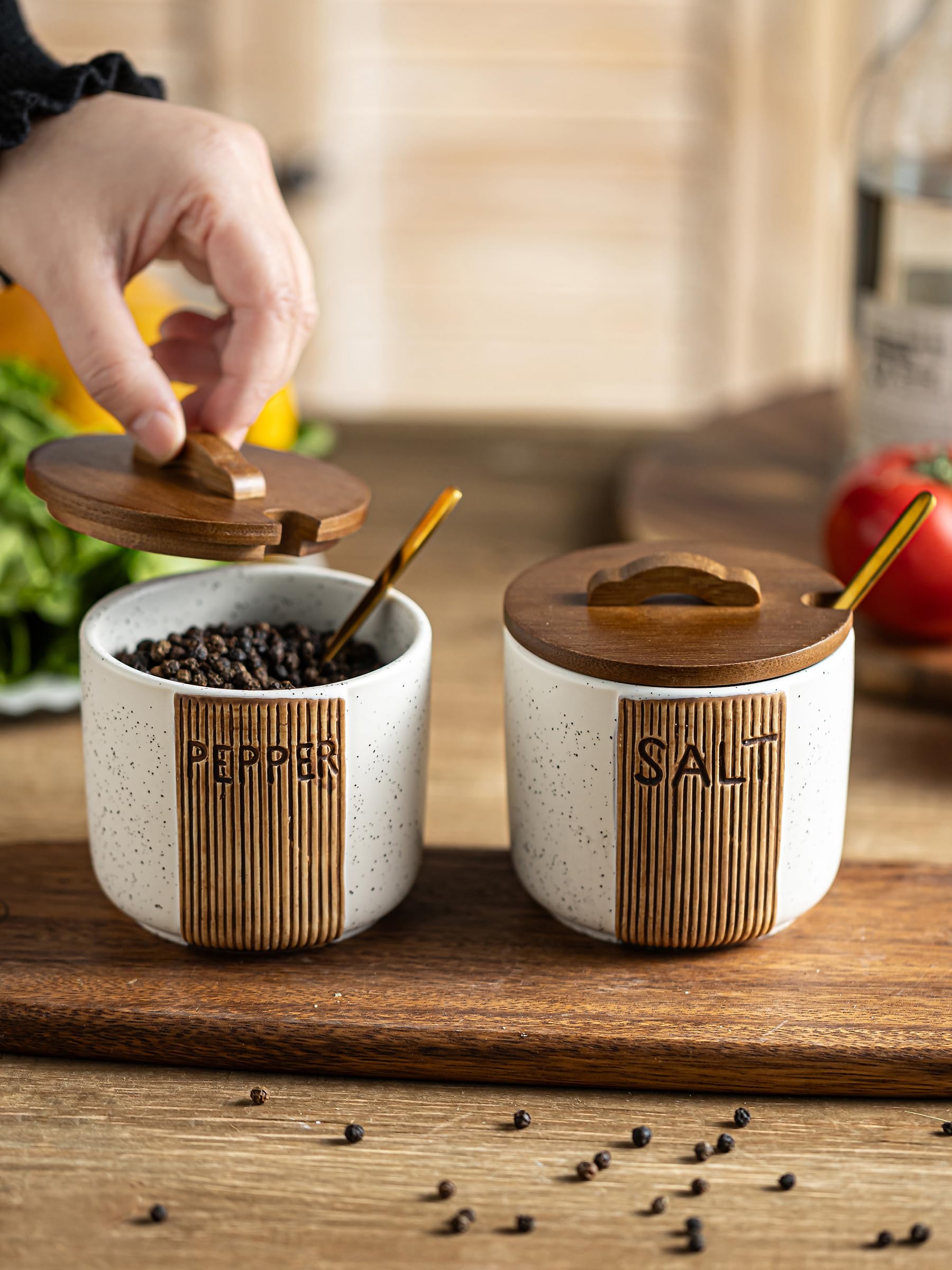 YHOJOY close-up of wooden lid showing a durable, moisture-sealing design.