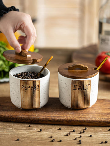 YHOJOY close-up of wooden lid showing a durable, moisture-sealing design.