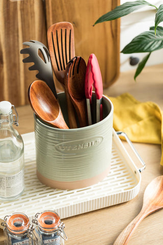 YHOSSEUN kitchen organizer keeps utensils within reach during cooking.