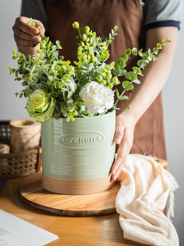 YHOSSEUN sturdy ceramic construction prevents tipping on the counter.