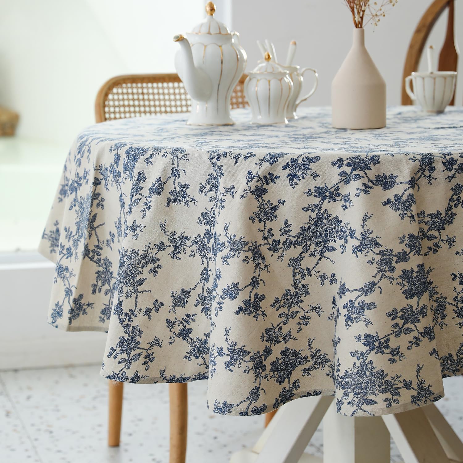 YiHomer Pastoral round tablecloth with floral dark blue on a 60-inch table for elegance.