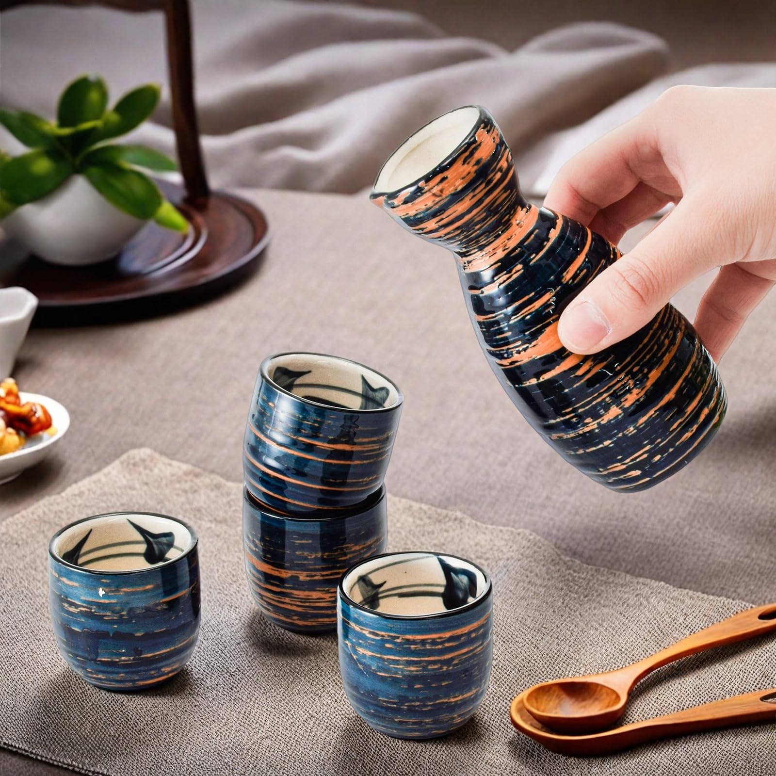 Ergonomic concave body provides secure grip during pouring