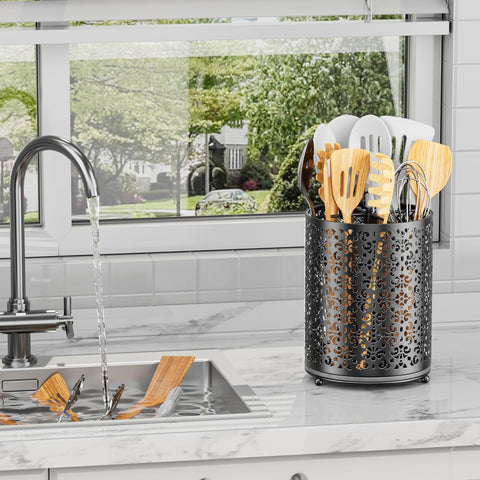 YIUKEA rotating kitchen organizer offers a stable base during busy cooking.