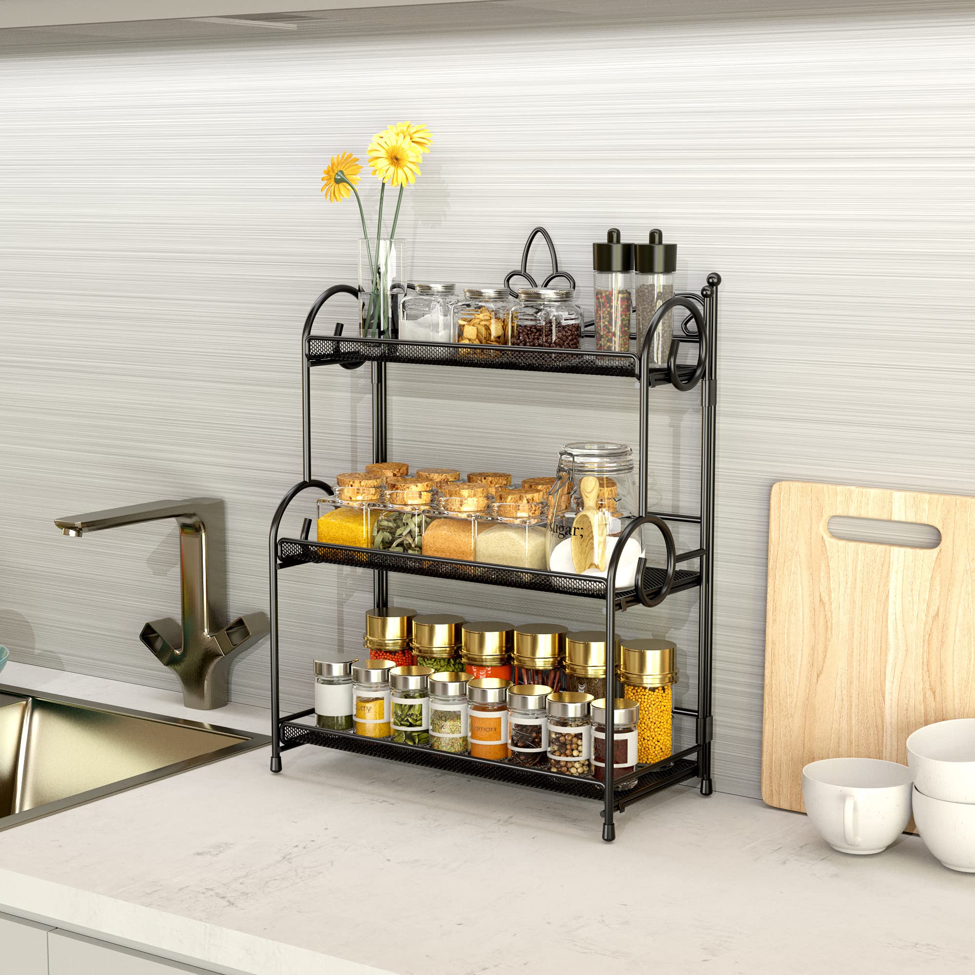 Durable iron frame with powder coating on a sturdy YIUKEA rack