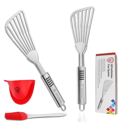 YK GDYORKITCHEN bonus oven mitt adds heat protection.