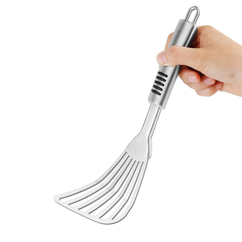 Closeup of the YK GDYORKITCHEN blade showing durability and edge.