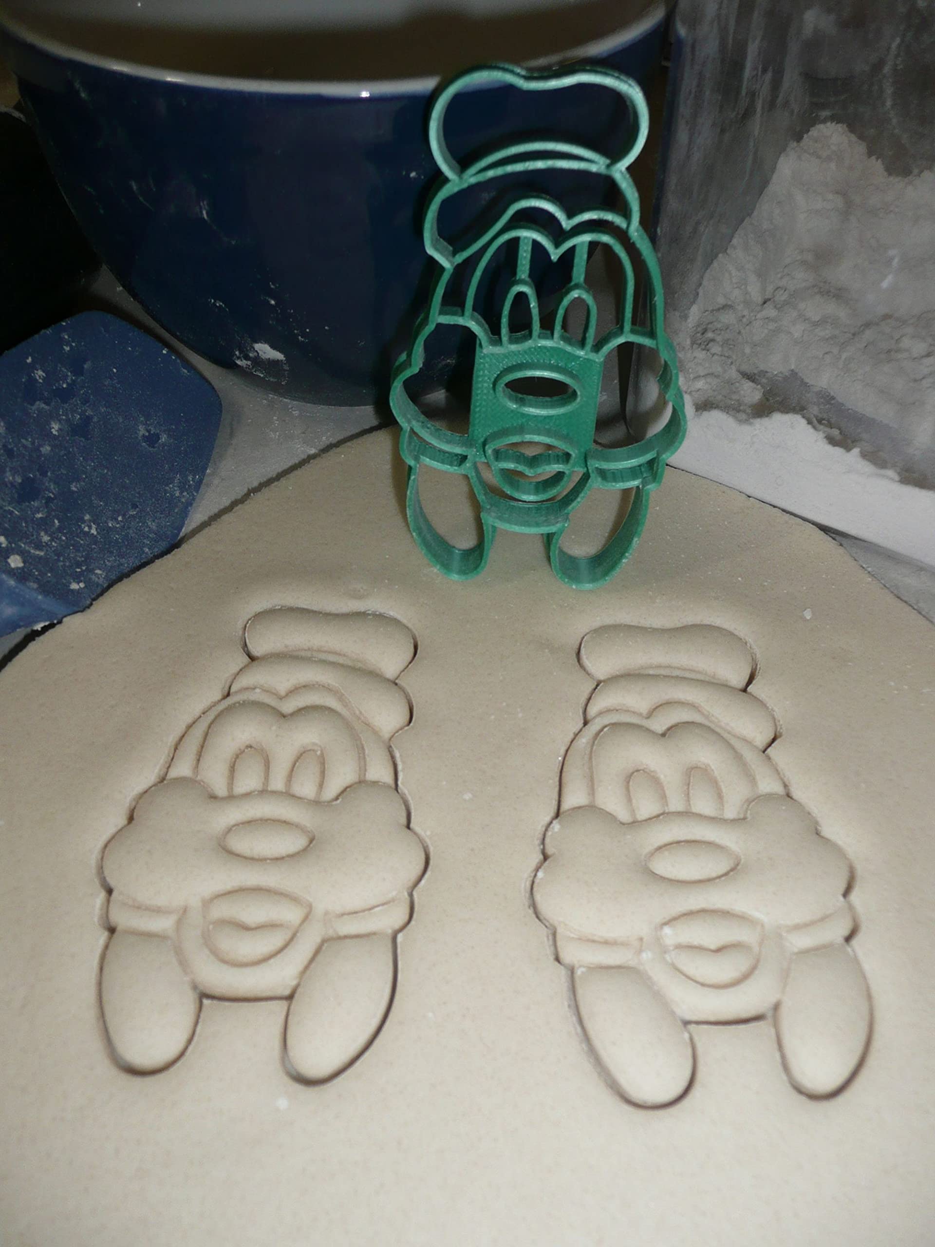 Six-piece PLA cutter set visible for easy identification