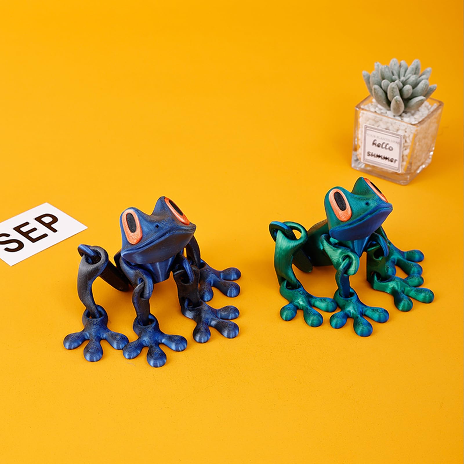 YOKUSHI gift-ready frog magnets suit animal lovers and colleagues.