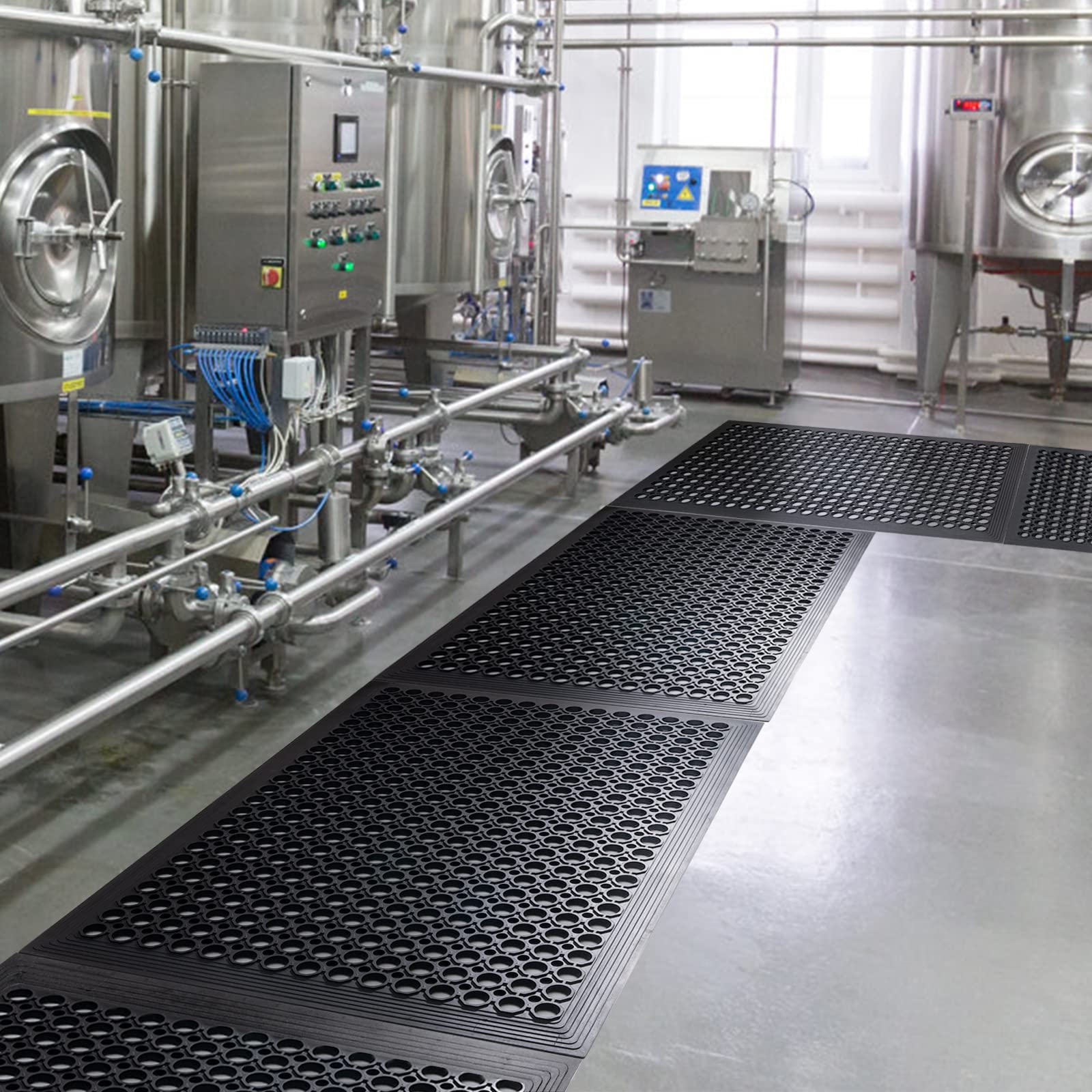 YOSHIKO easy-clean mat can be rinsed with water to remove dirt and grease.