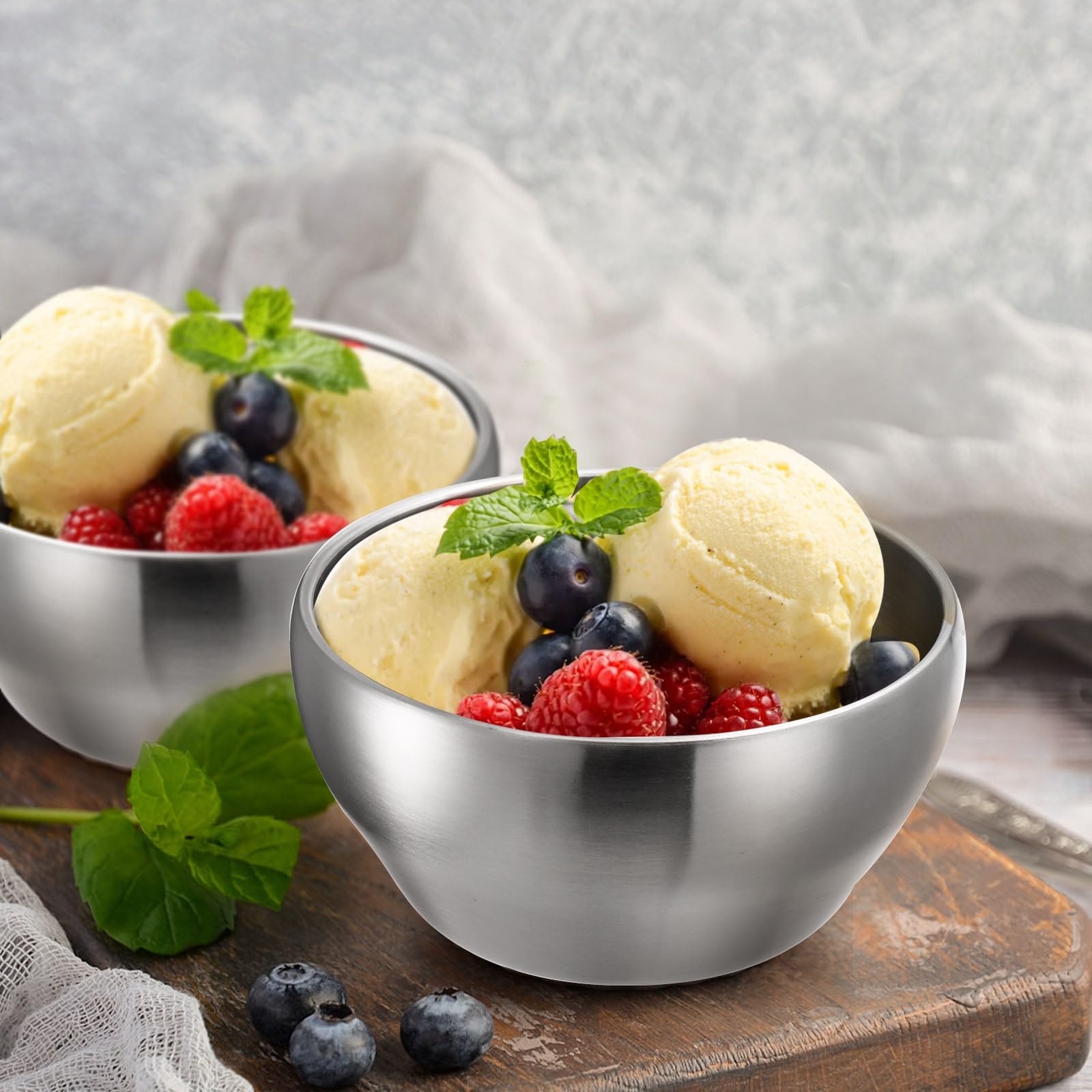 Youeon ergonomic handheld design for easy serving and handling