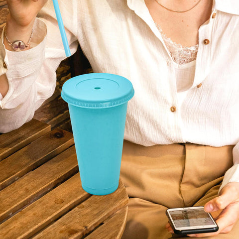 YOUKE OLA 24 oz glitter cups with straw for easy sipping.