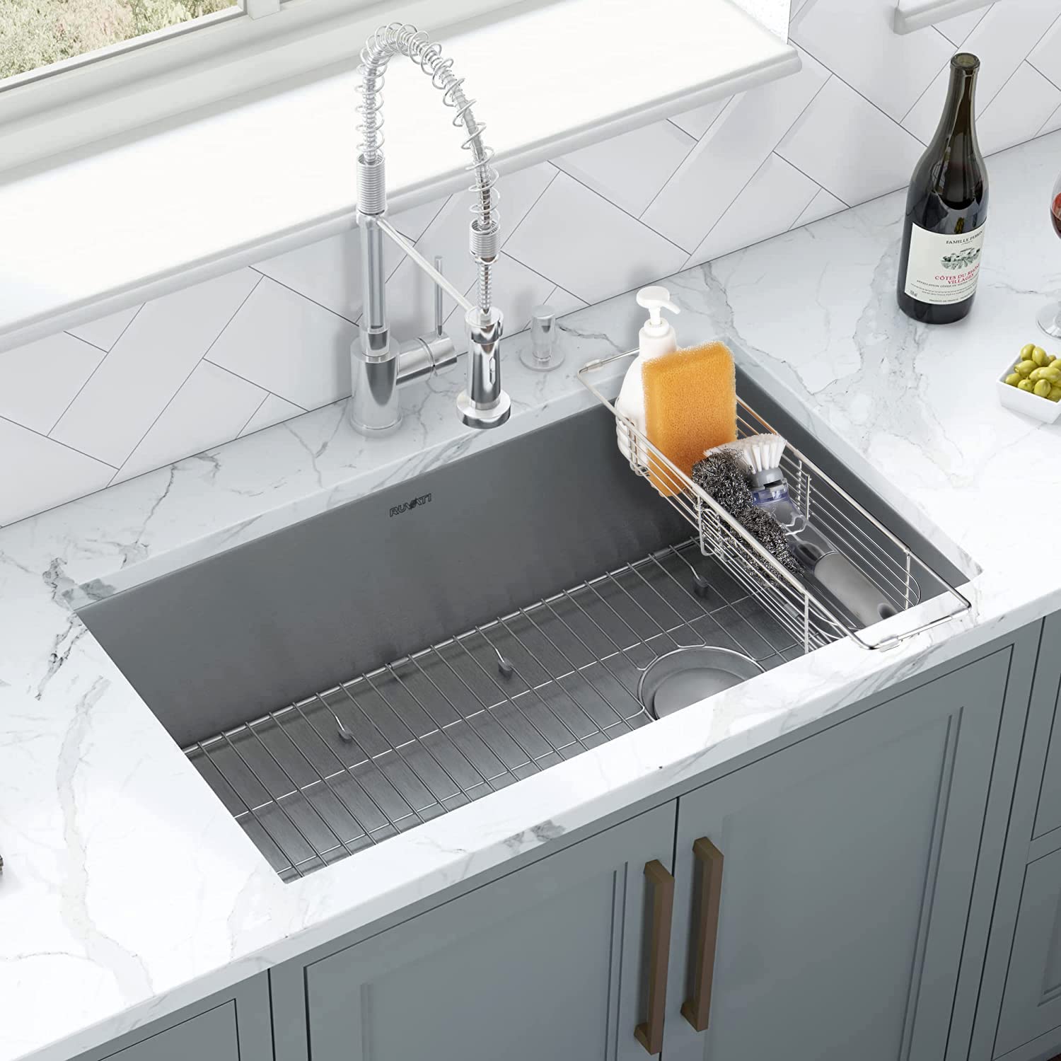 YQh expandable design fits 14 to 18 inches of sink width