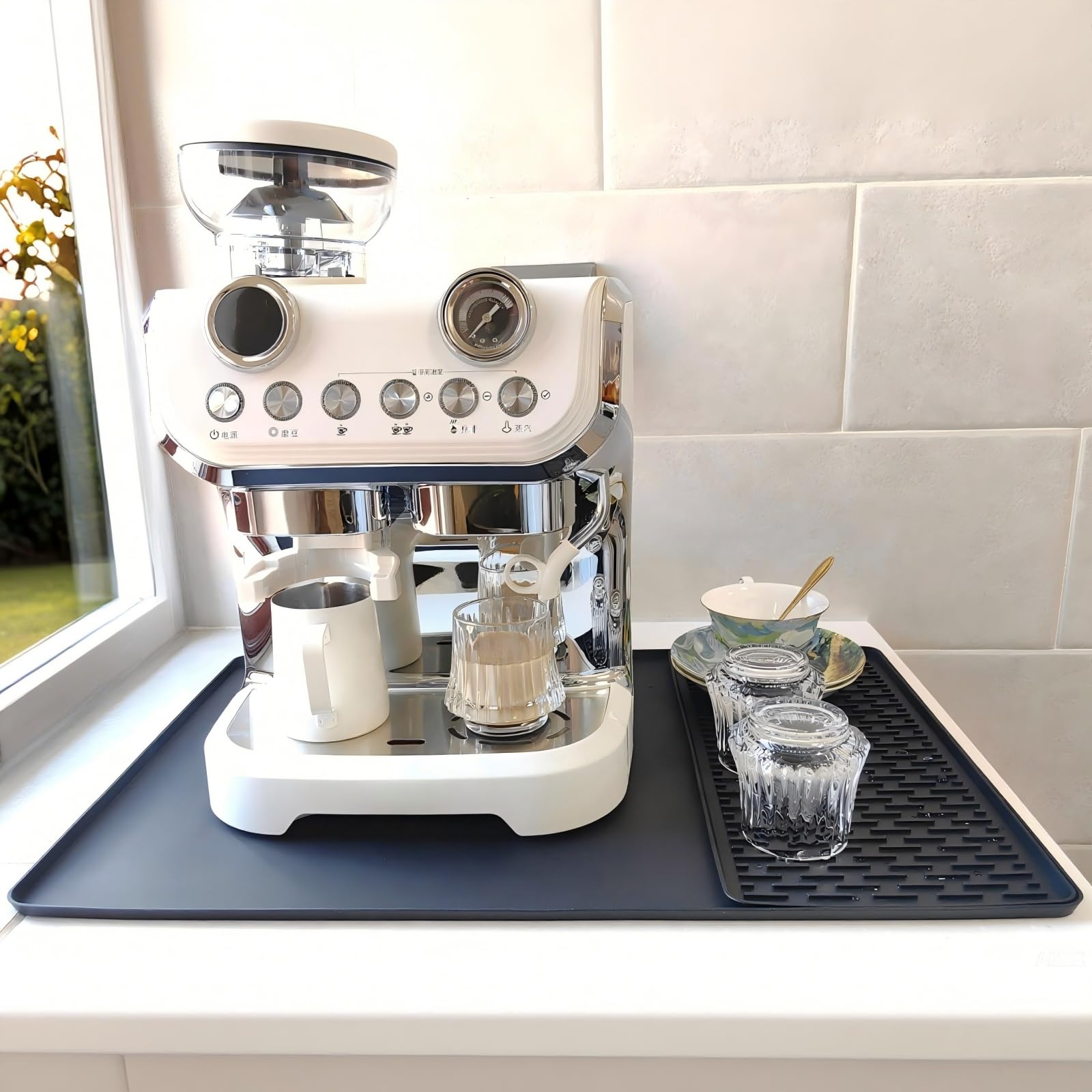 Yudevey silicone coffee mat with heat protection for countertops during hot brewing.