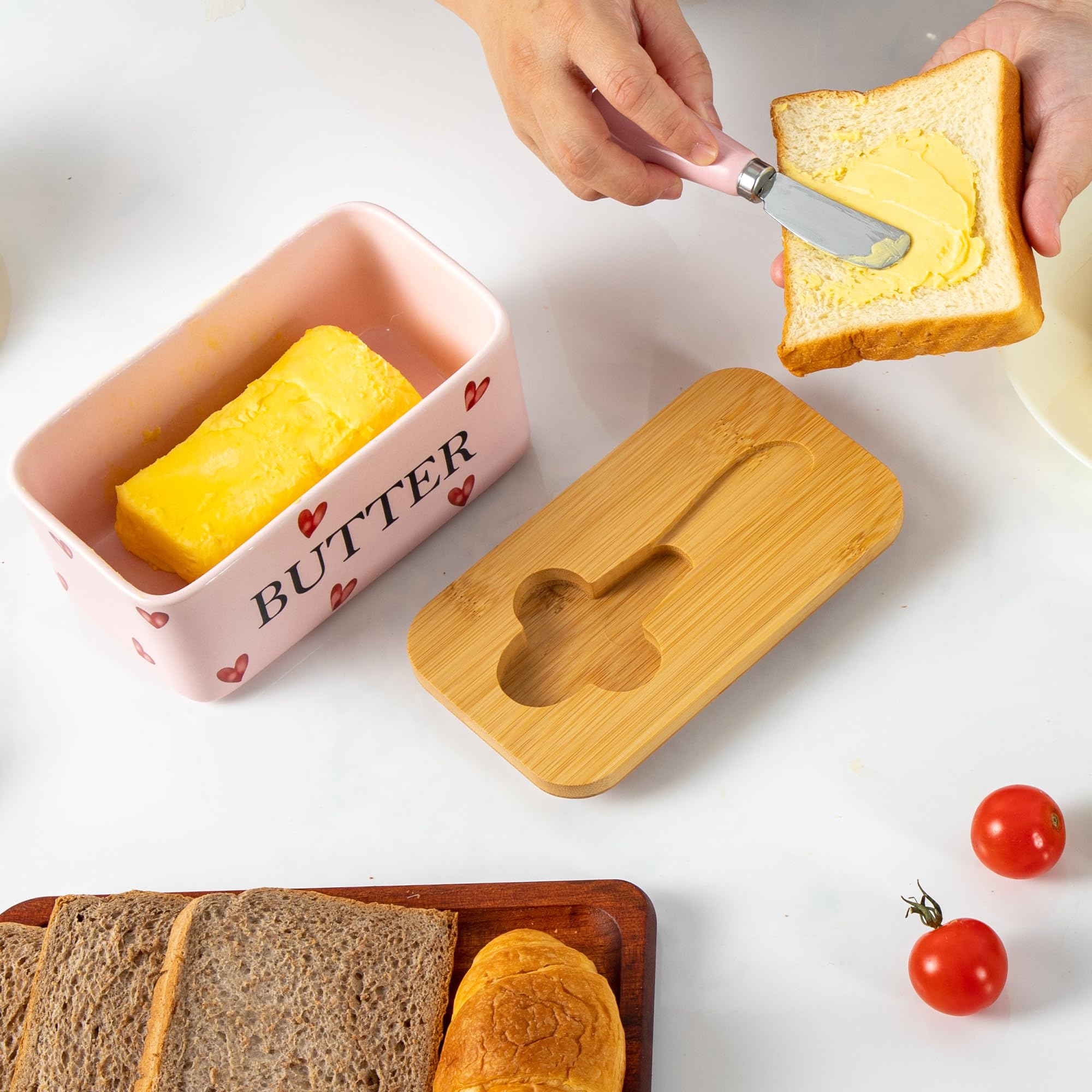 YumiPLUS bamboo lid with knife for easy butter slicing on top