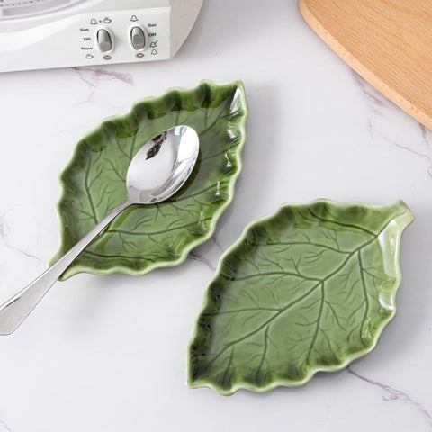 YumiPLUS gift-ready leaf spoon rest makes a thoughtful kitchen present.