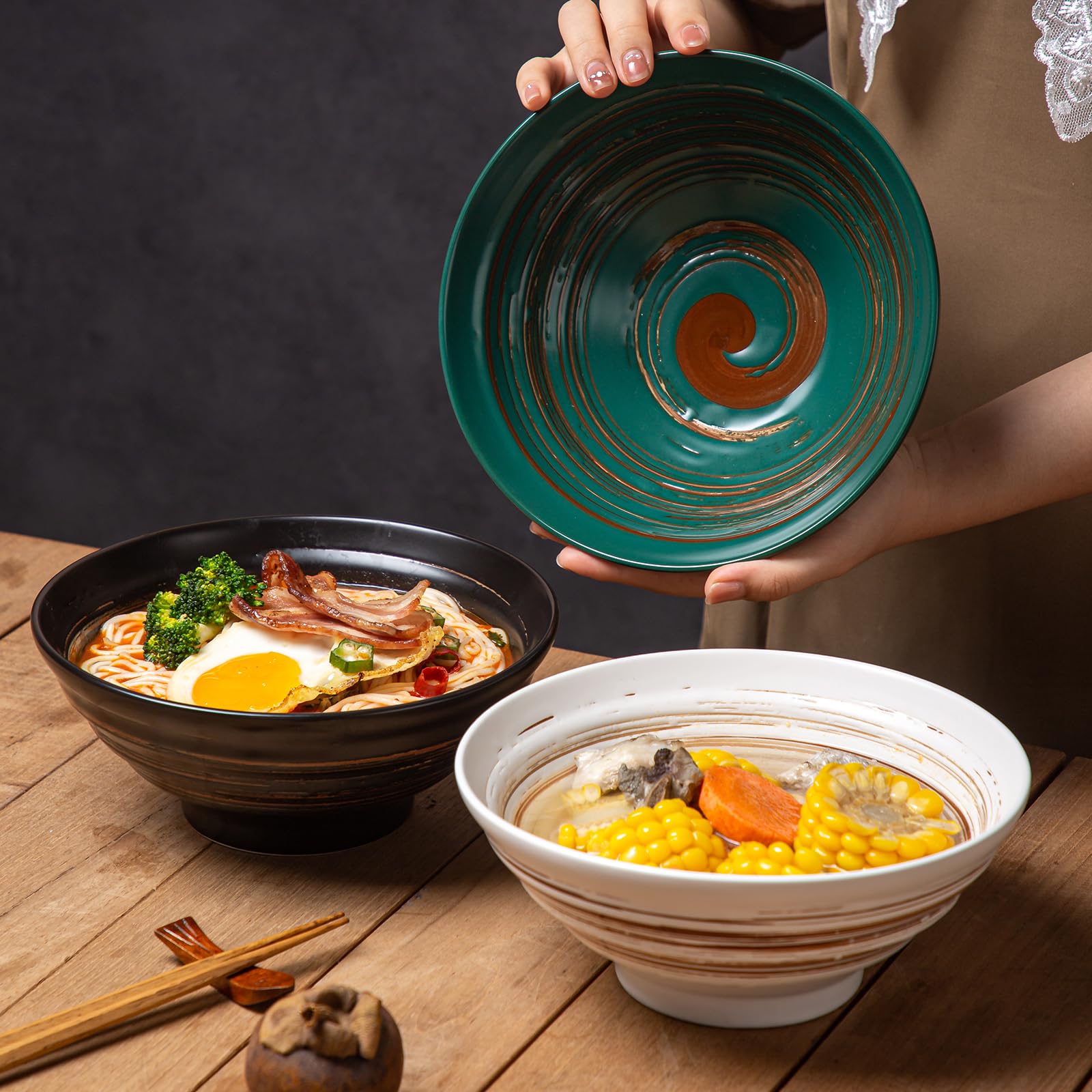 Ergonomic grip and balanced weight on YUN TAO bowls