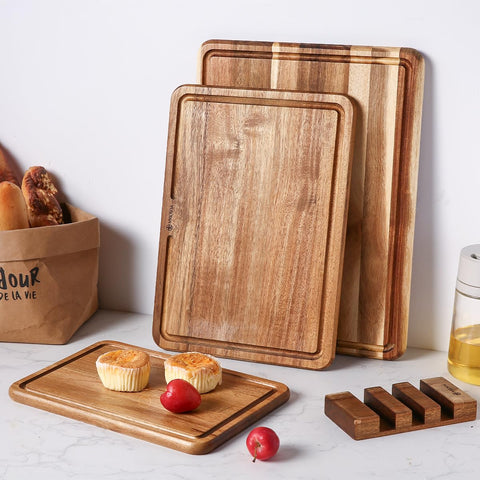 YUSOTAN 14x10 acacia board with juice groove keeps juices contained during prep.