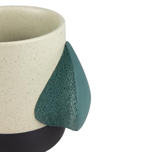 YY Vertical Climbing Mug Evo blue grip detail highlights pinch grip during tea time