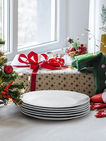 YYHY set pairs with larger collections for mixed-dining gatherings.